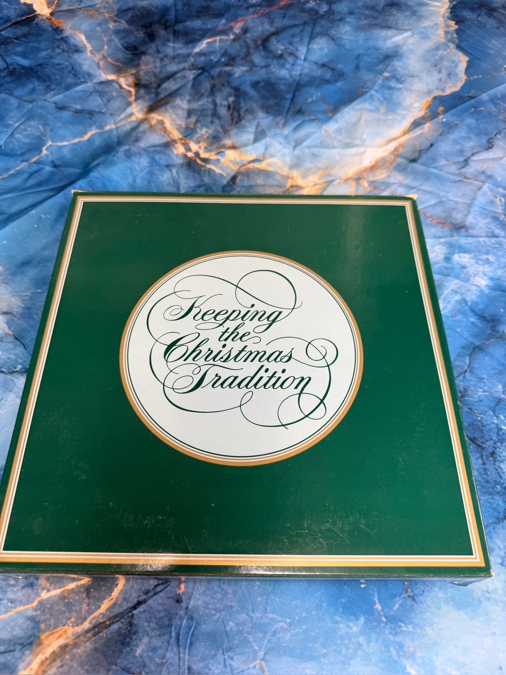 Vintage Avon Christmas plate 1982